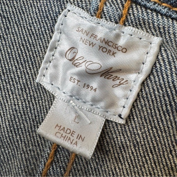 Old Navy Blue Jean Jacket Fitted Tailored Style with Distressing Sz Large - Picture 9 of 11